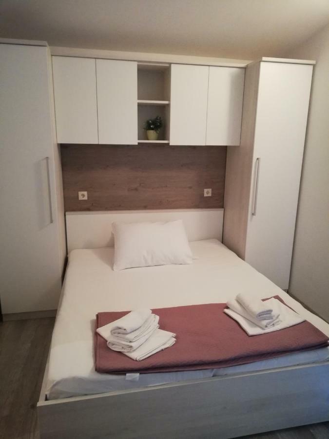 Apartmani Roko Дрвеник Екстер'єр фото